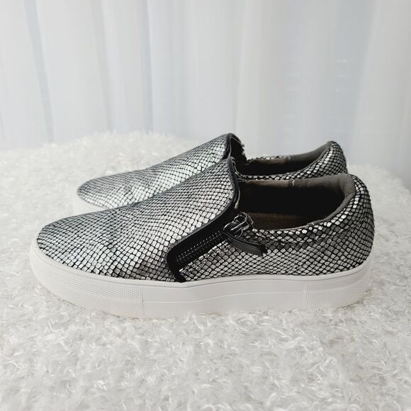 Not Rated Zip Slip Ons - Picture 7 of 8